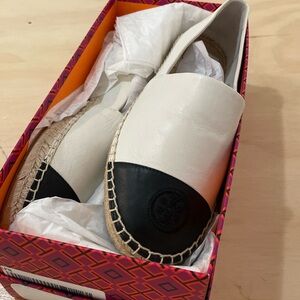 Tory Burch NIB flats